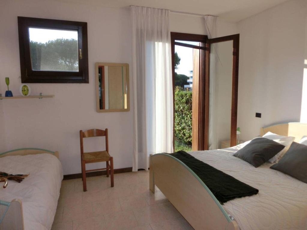 Apartment with garden in residence with pool - 3