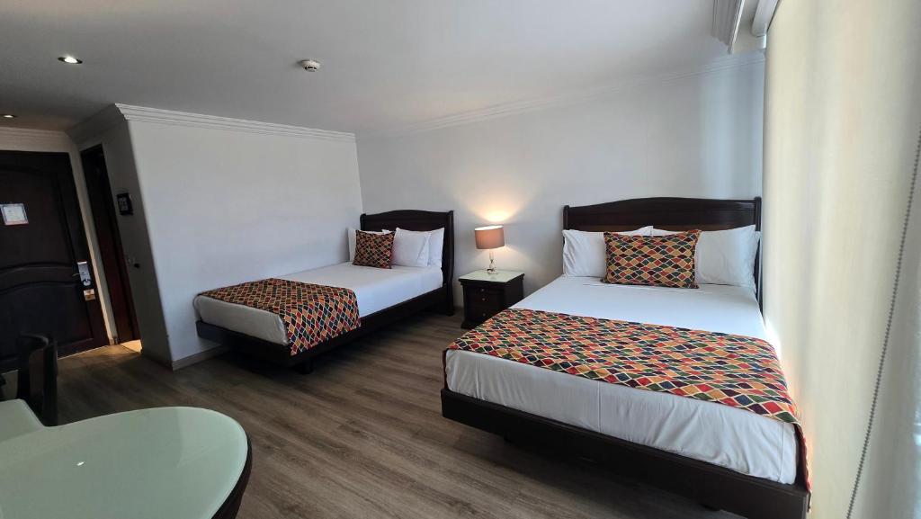 Hotel Embassy Park - 4