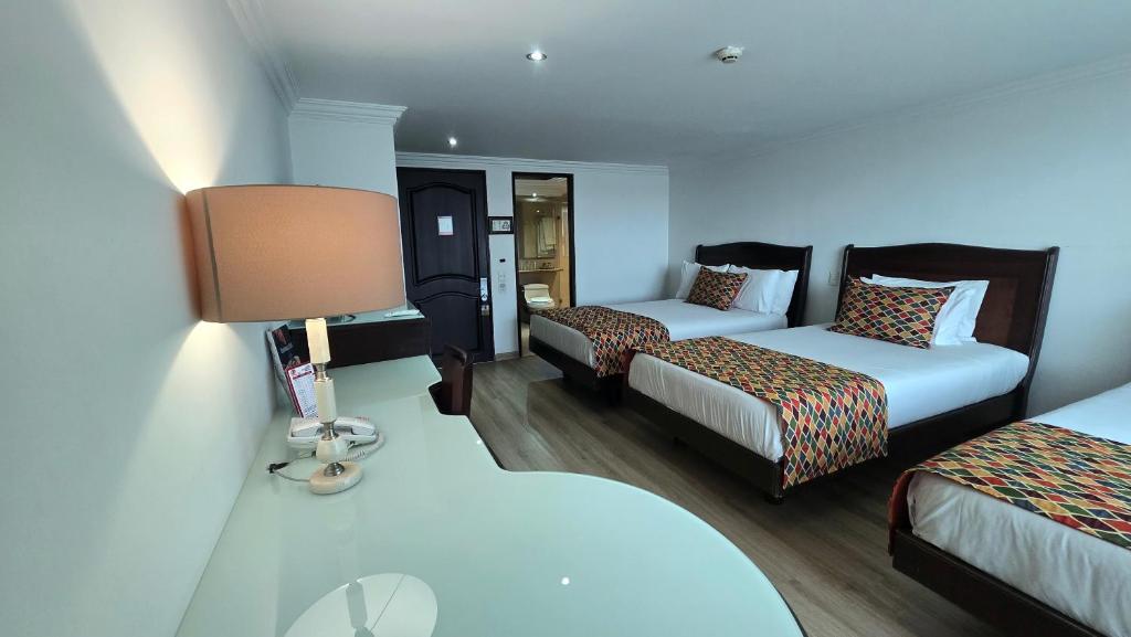 Hotel Embassy Park - 3