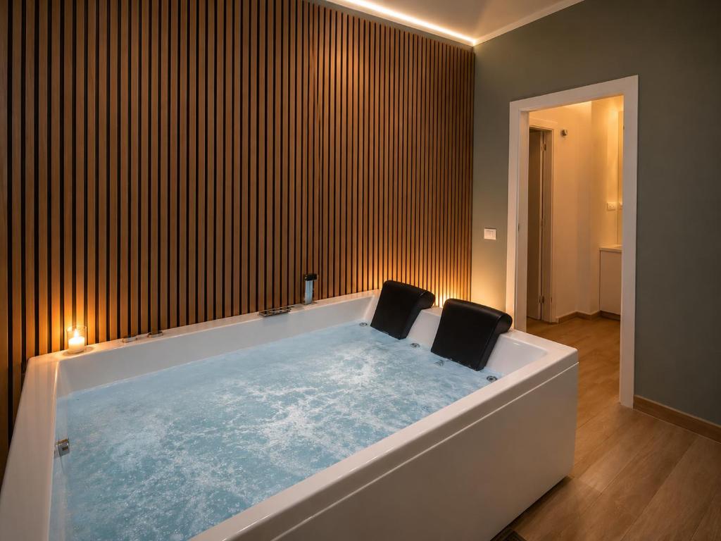 Luxury Suites Glory Tower - 2