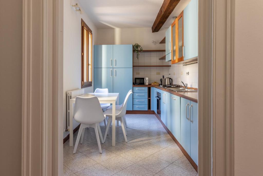 Bologna Centro 12 People and Terrace over 170 mq - 3