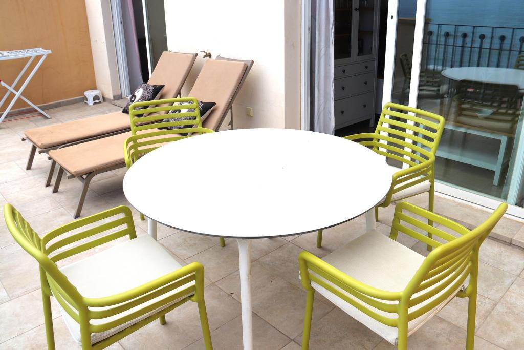 Beachfront Paradise - Pool & Sea Terrace Apartment - 3