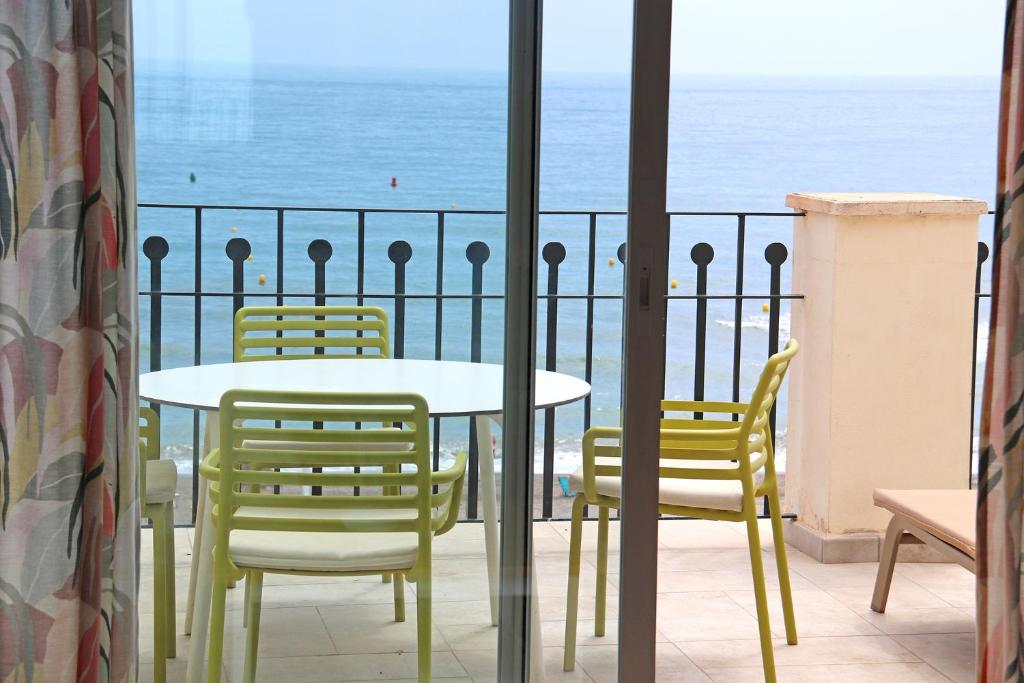 Beachfront Paradise - Pool & Sea Terrace Apartment - 5
