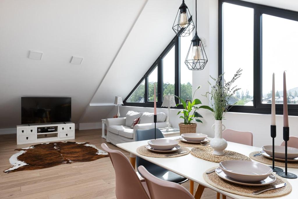 Apartamentos Alojalia - 1