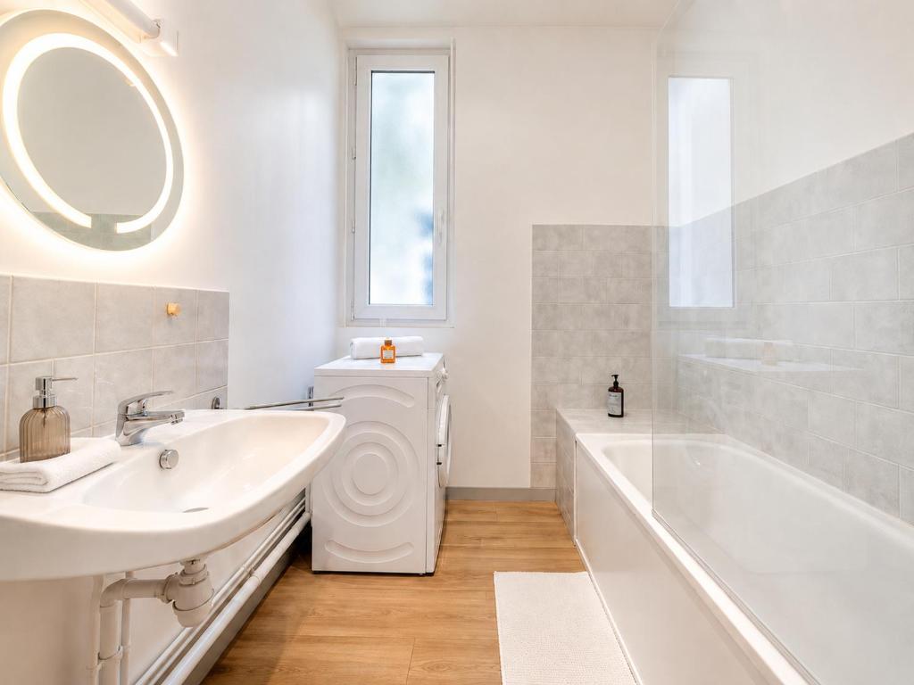 L'Onyx - Un Appartement Premium en Centre-ville, Gare SNCF à 5 min, WiFi & calme - 5