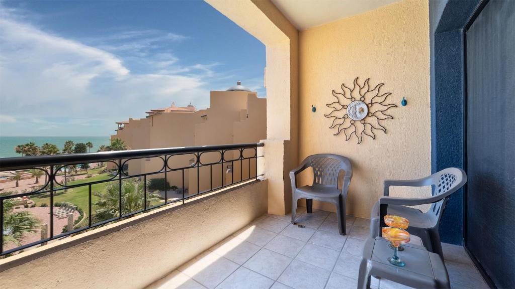 Ocean View 2BR Condo at Princesa de Peñasco – Beautiful Balcony View - 2