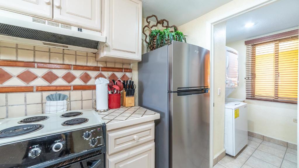 Ocean View 2BR Condo at Princesa de Peñasco – Beautiful Balcony View - 4