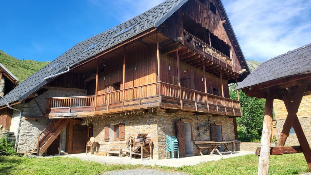 Appartement rénové dans chalet au cœur du vieux village - 1