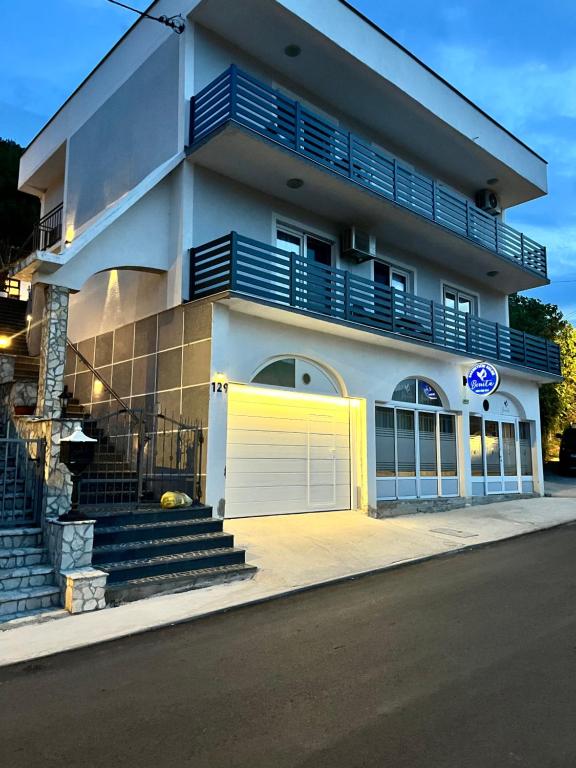 Bonita Apartments - 1