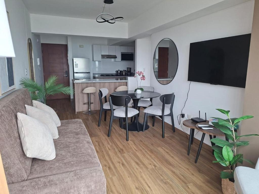 Apartment 2503 Free Parking 2 Bedrooms with Work Area - 2