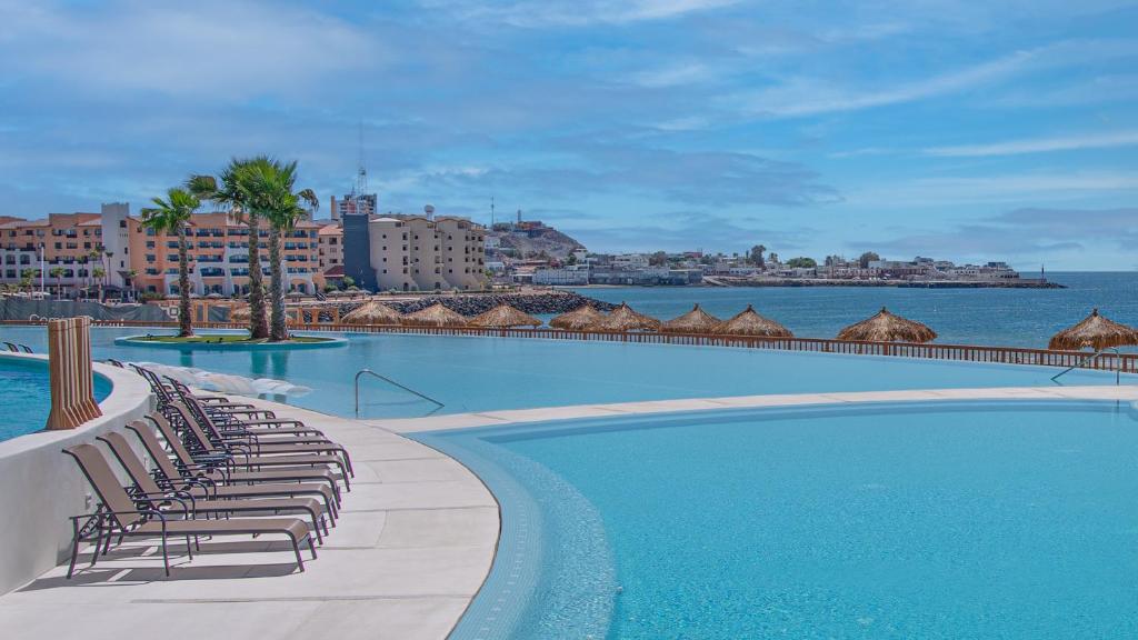 Experience the Newest 3BR/3BA Gem on Sandy Beach - 1