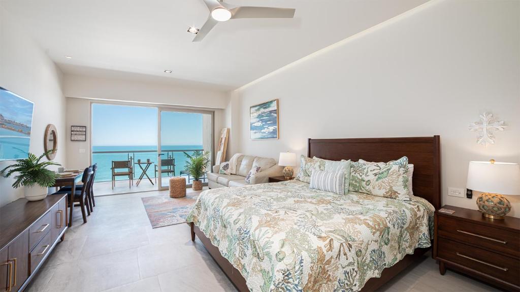 One 1403B: Beachfront Bliss Studio in Sandy Beach - 3