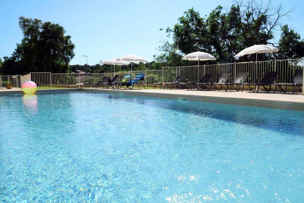 LApt du Golf — Vue Panoramique Piscine Clim - 3