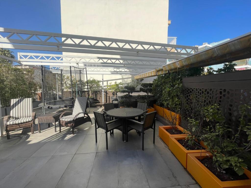 Family apartment with large terrace - 2