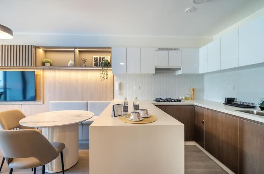 San Isidro Executive: 2 Escritorios + AC + Balcón - 5