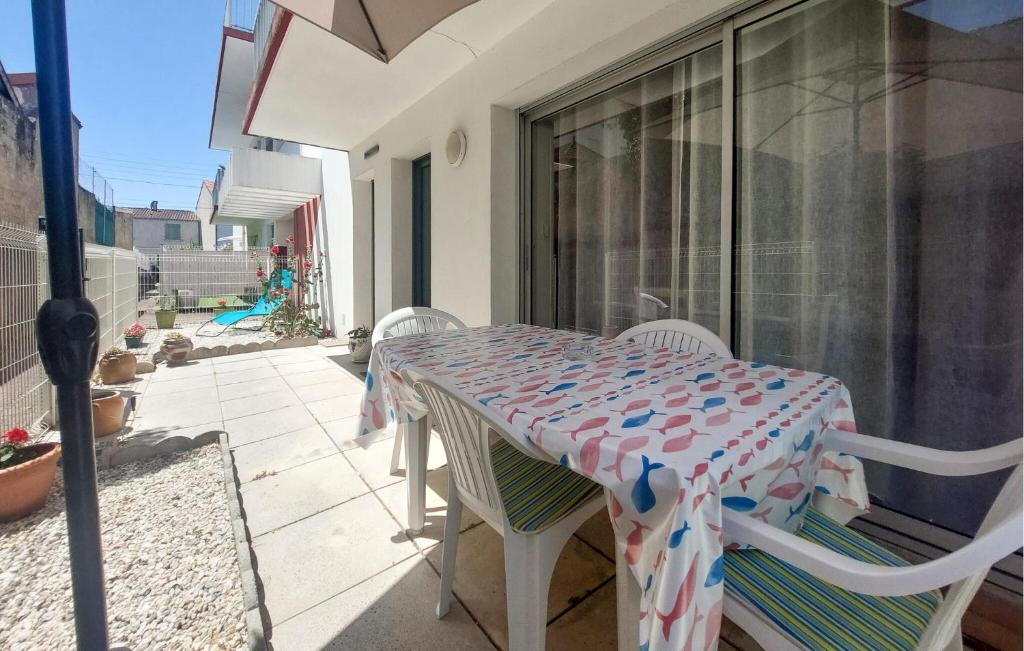 Stunning Apartment In Royan With Wifi - 1