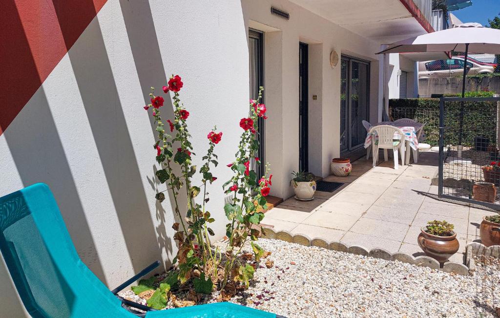 Stunning Apartment In Royan With Wifi - 2