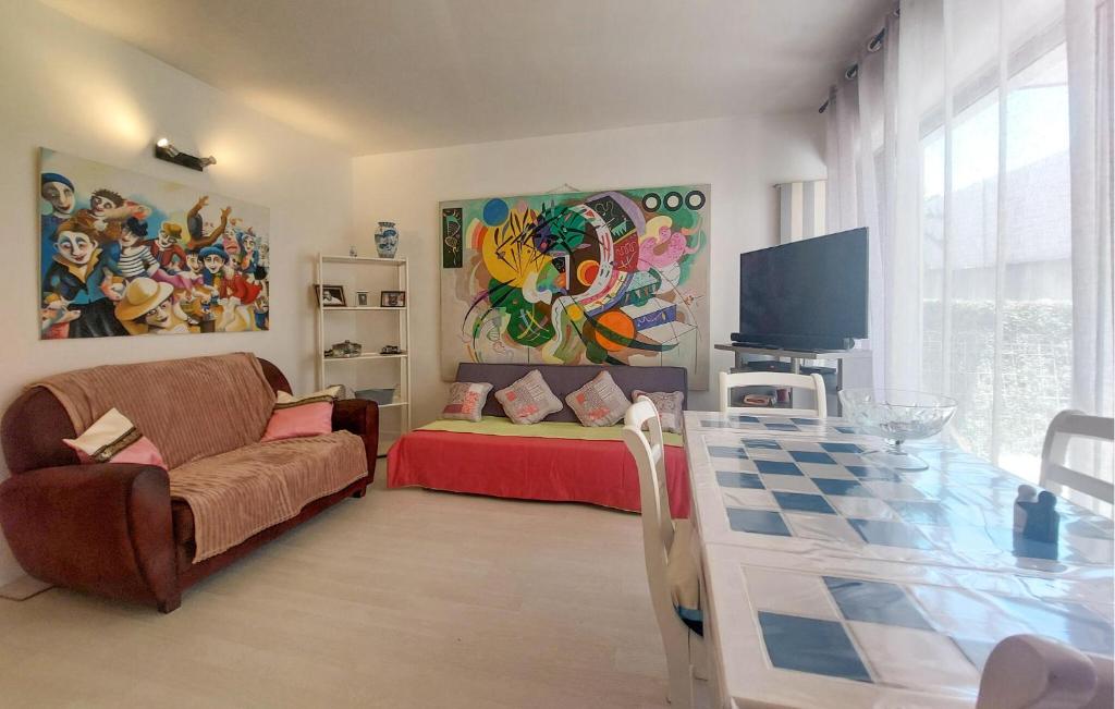 Stunning Apartment In Royan With Wifi - 4