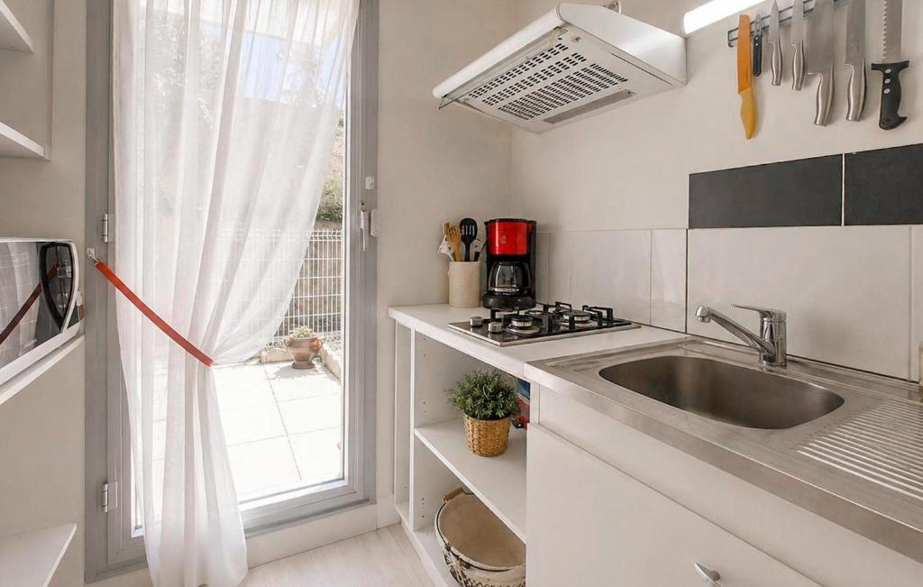 Stunning Apartment In Royan With Wifi - 5