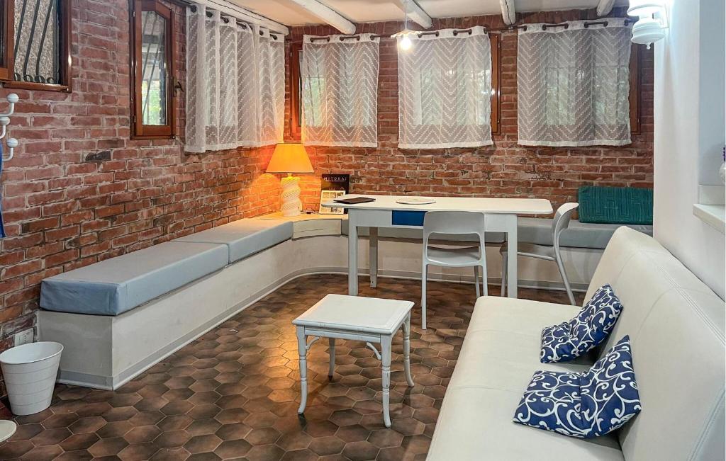 1 Bedroom Gorgeous Apartment In Siracusa - 3