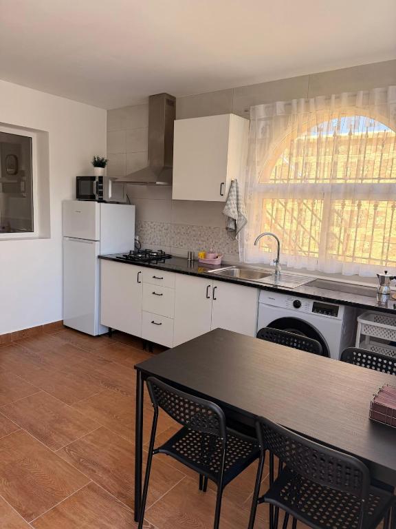 2-Bedroom Apartment 1-Minute Walk to the Beach - 3