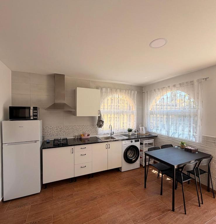 2-Bedroom Apartment 1-Minute Walk to the Beach - 5