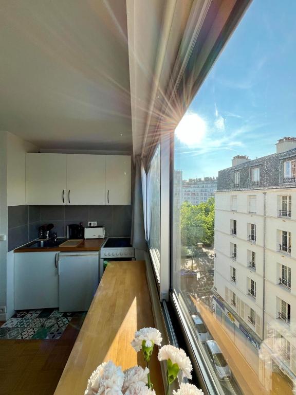 Studio with rooftop view - 3