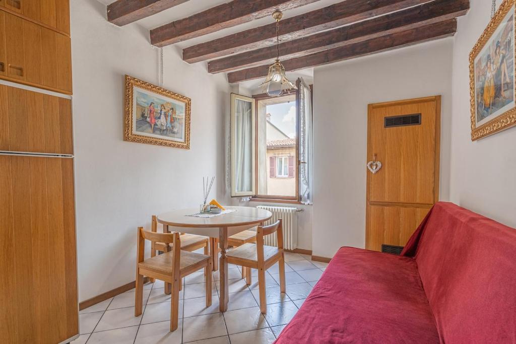Three-room apartment in the center, next to the stadium - 1