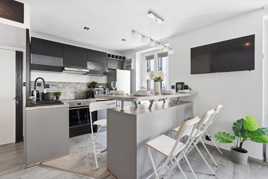 2BR Boutique Apartment Near Bastille with Netflix - 5