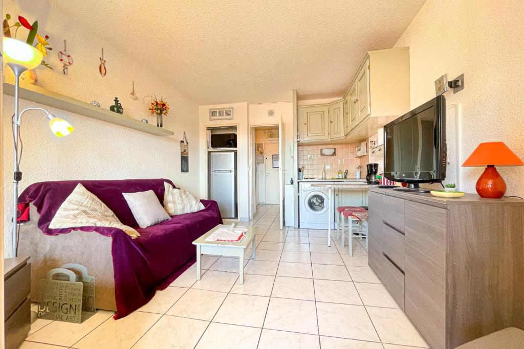 Bright apartment with pool - 2