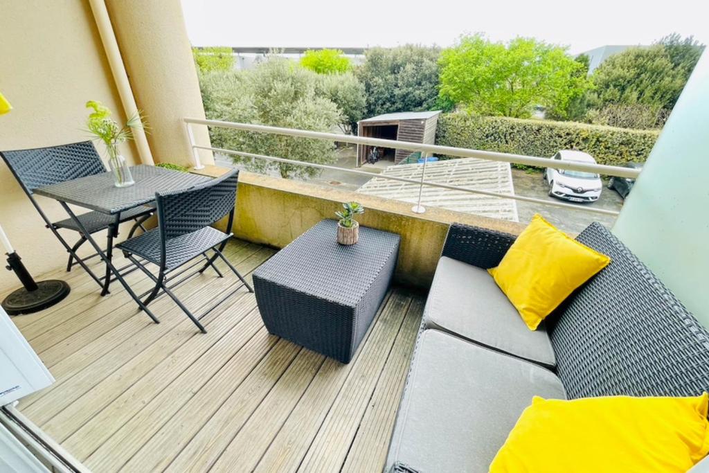 Lovely Apartment With Balcony Near The Lake - 1