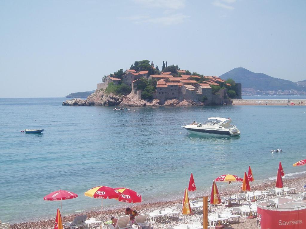 Apartments Secret Garden — Hotel in Budva