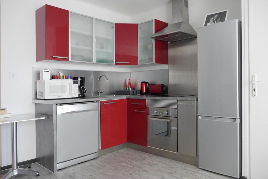 Quiet studio apartment with terrace - 4