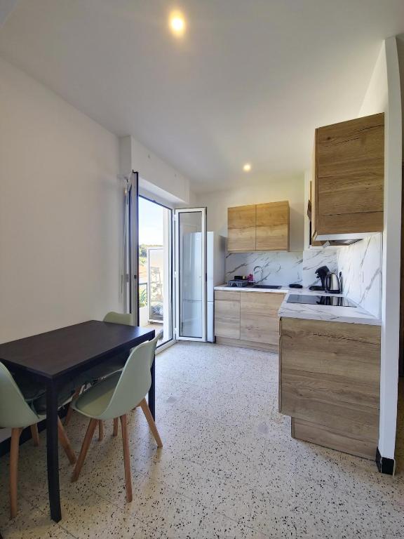 Studio with sea view 2 minutes from beach - Antibes - 5