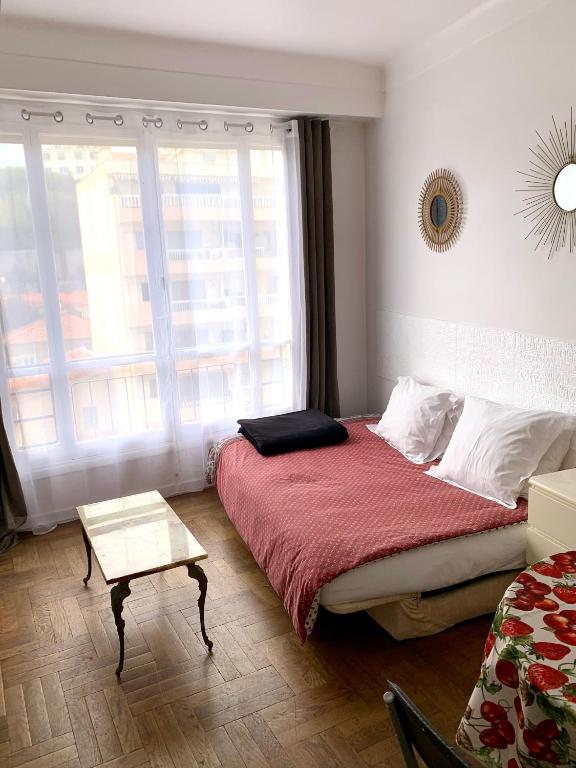 Sea View Apartment with Two Terraces in Nice - 5