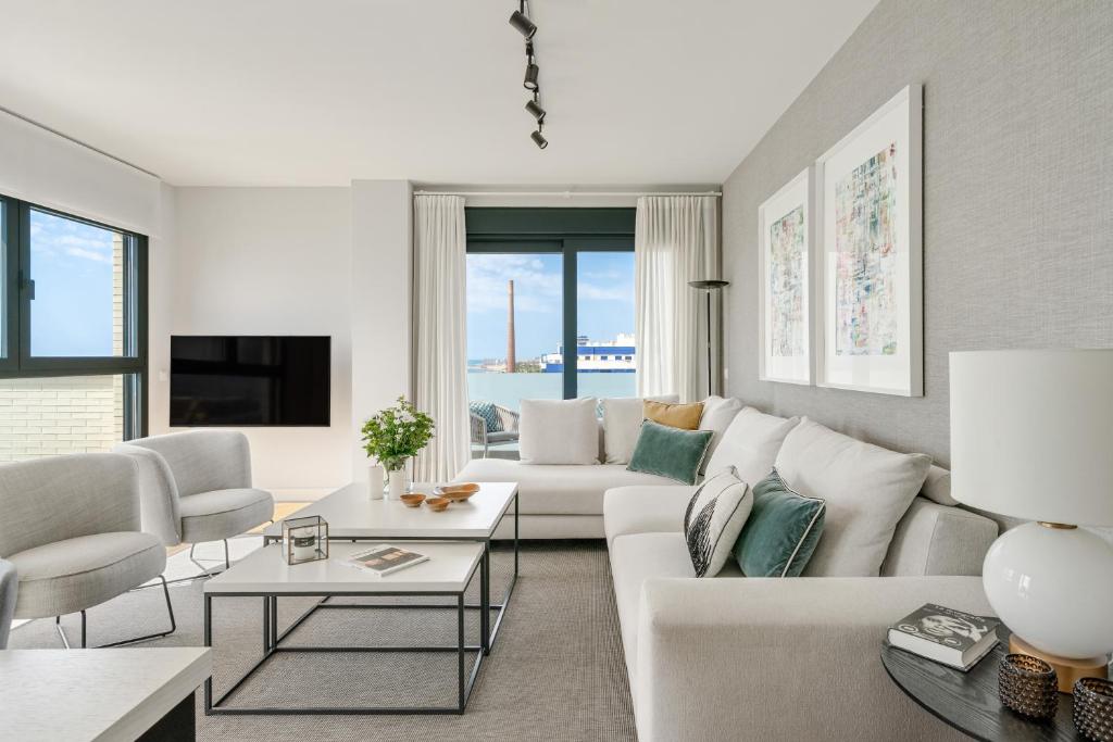 Beachfront Penthouse & Pool by ELE Apartments - 4