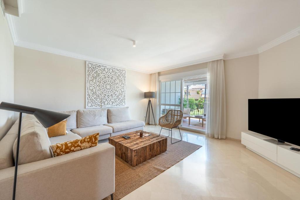 Beautiful And Bright Beach Home - 4