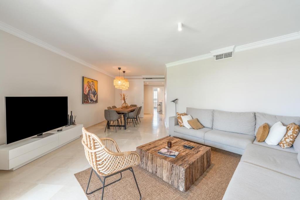 Beautiful And Bright Beach Home - 5