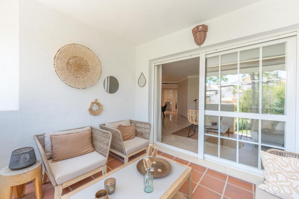 Beautiful And Bright Beach Home - 3