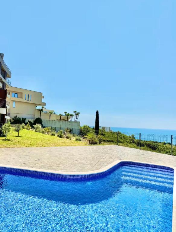 SeaSide Luxury Pool Apartments - 5
