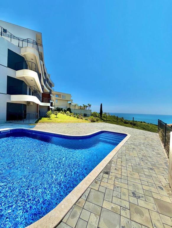SeaSide Luxury Pool Apartments - 3