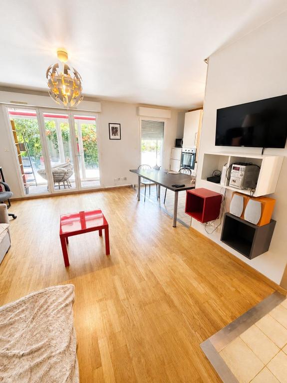 Excellent! Terrace, garden, garage, secured - 3