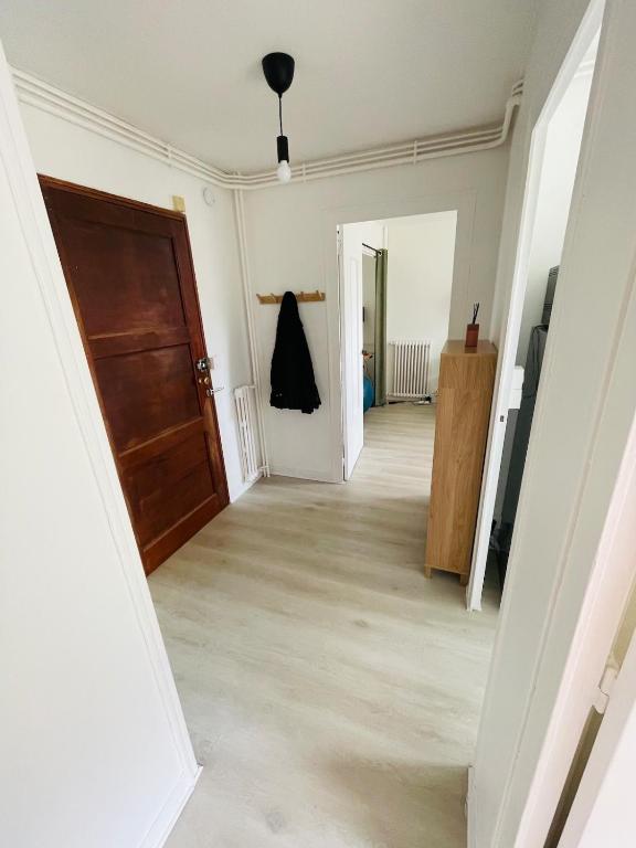 Cozy and bright apartment with private parking - 3