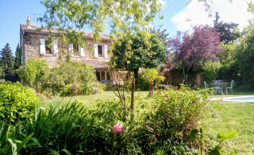 Mas Les Romarins, 10 min d'Uzès, piscine et grand jardin clos, jeux, nid de repos et base pour activités dans le Gard - 1