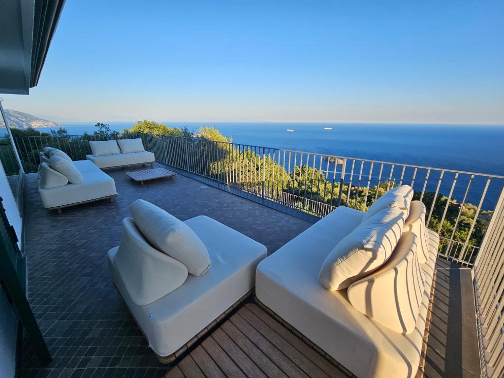 Villa Dequinz Luxury Retreat & Private Infinity Pool - 4