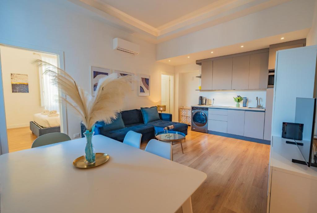 Four seasons apartment 50 m from Duomo - 2