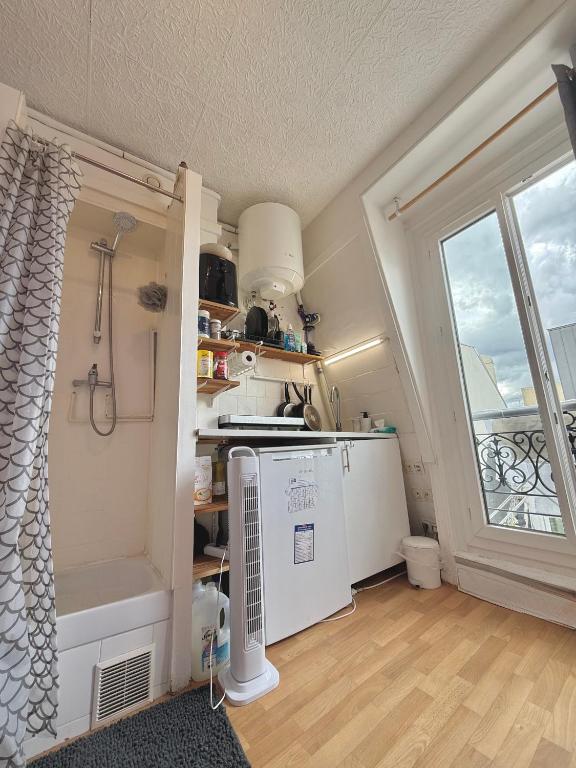 Cozy Parisian Studio in the Heart of the 11th - 2