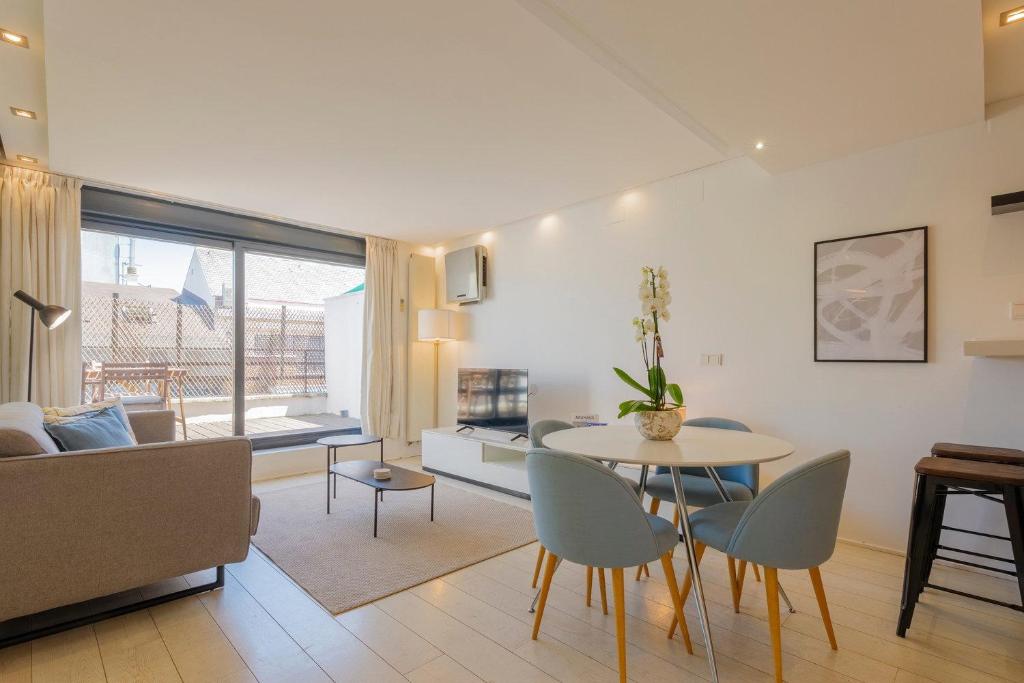 Modern Flat in Rios Rosas with Terrace - 4