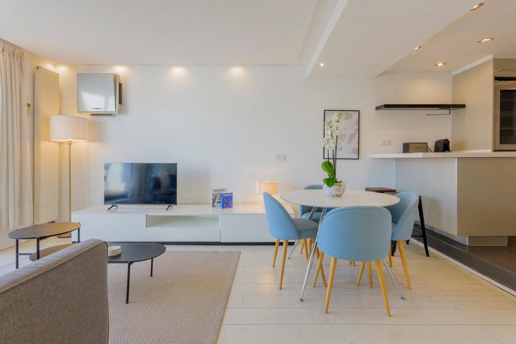 Modern Flat in Rios Rosas with Terrace - 3