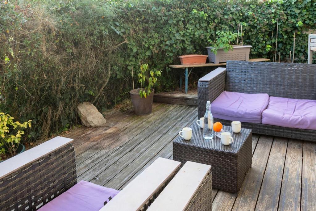 Apartment with terrace and views of the Pyrenees - 2